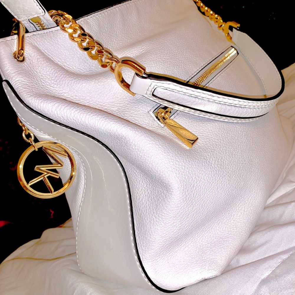 WHITE MICHAEL KORS PURSE